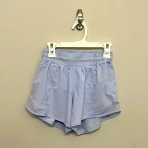 lululemon 4” hotty hots - light blue/periwinkle size: 2